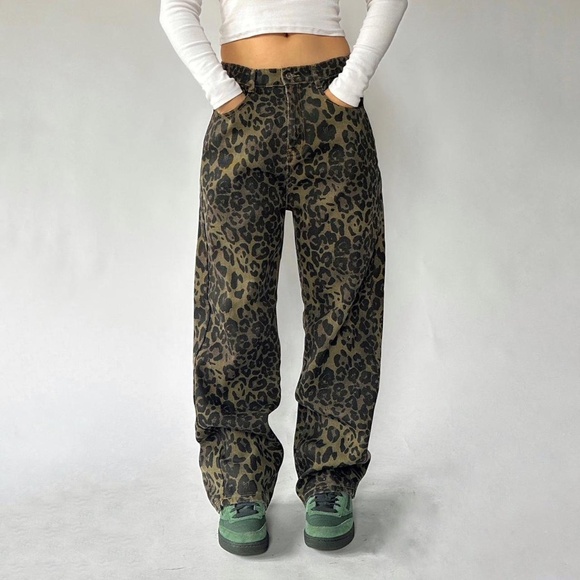 Denim - Leopard Baggy Jeans Size Large